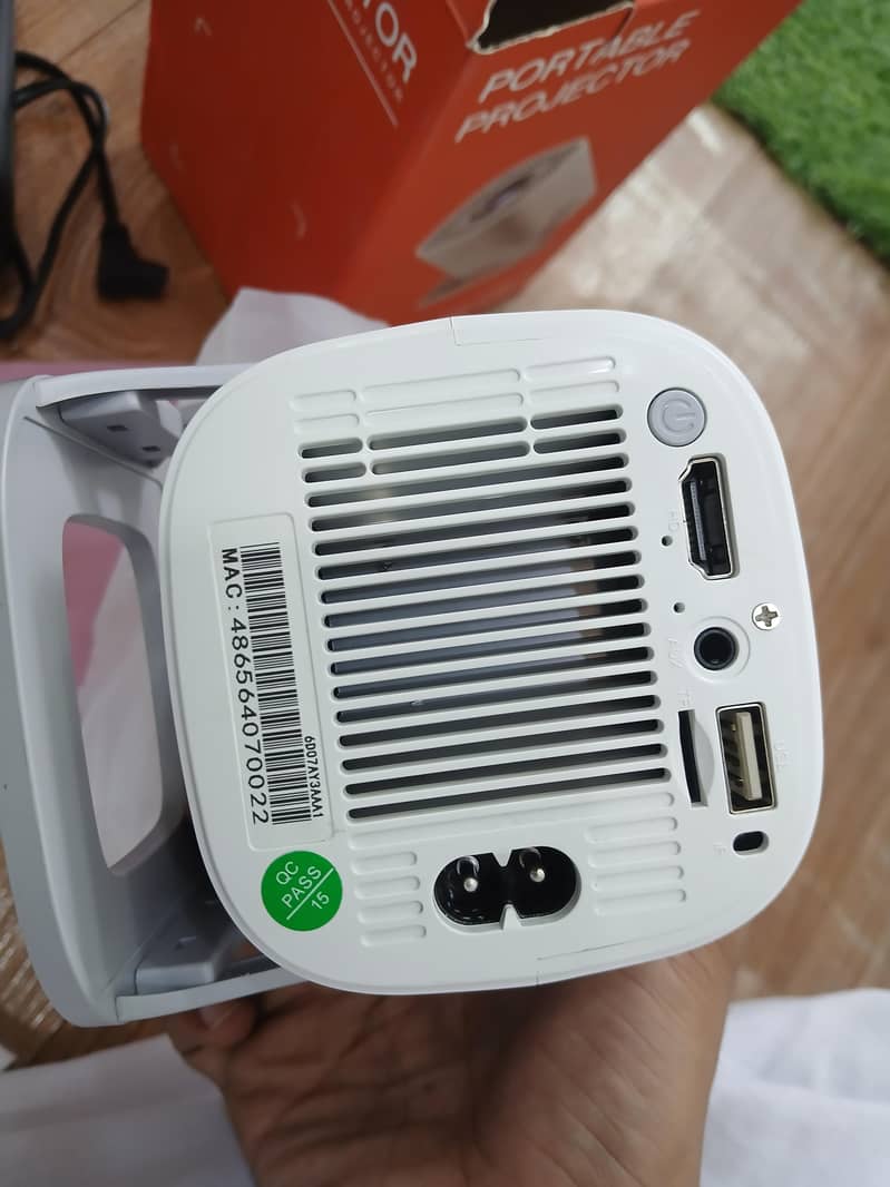 portable projector 3