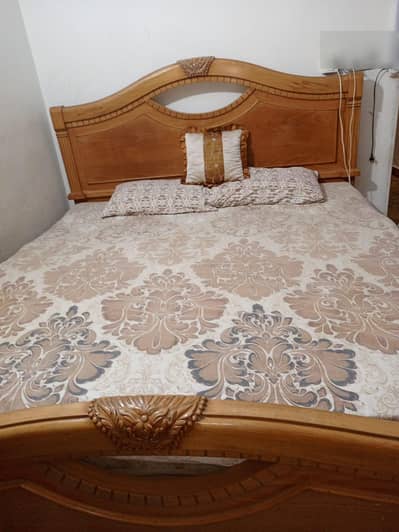 urgent sale American wooden bed set