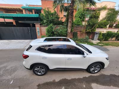 MG HS 2022
