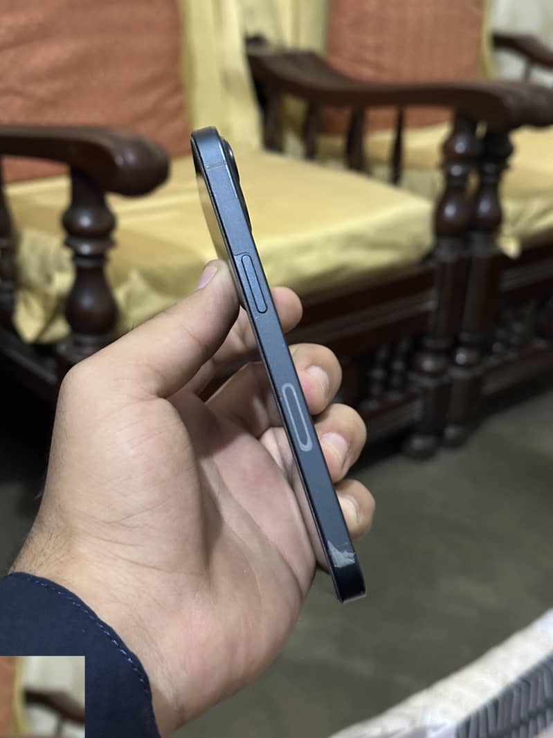 Apple iPhone 13 0
