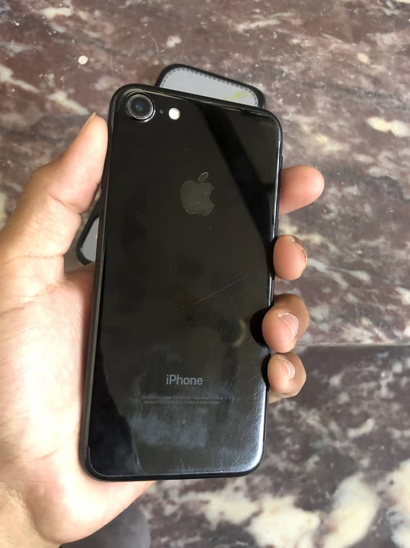 Apple iPhone 7 0