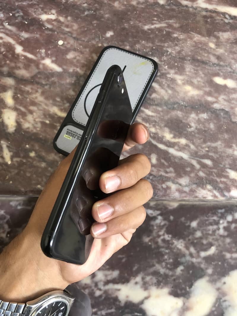 Apple iPhone 7 1