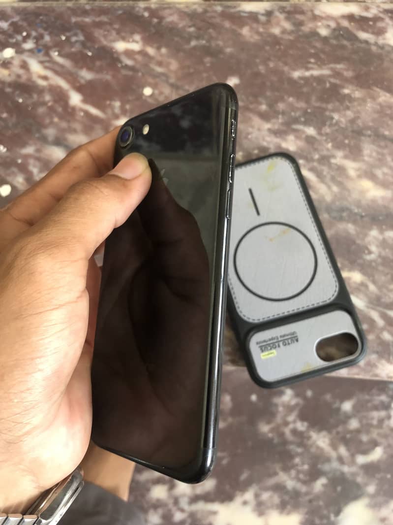 Apple iPhone 7 2