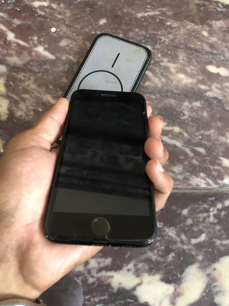 Apple iPhone 7 3