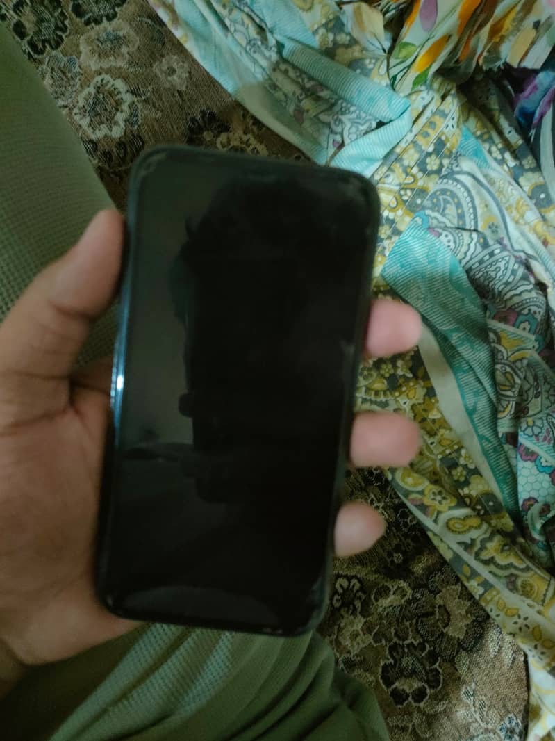 Apple iPhone 11 4