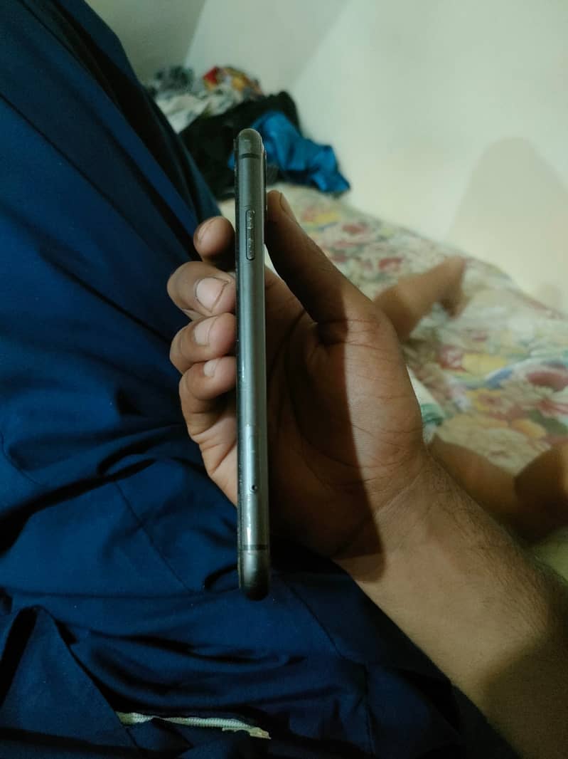 Apple iPhone 11 6