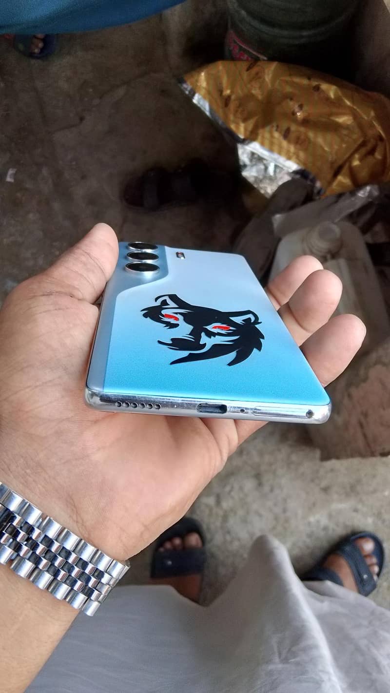 Tecno CAMON 40 1