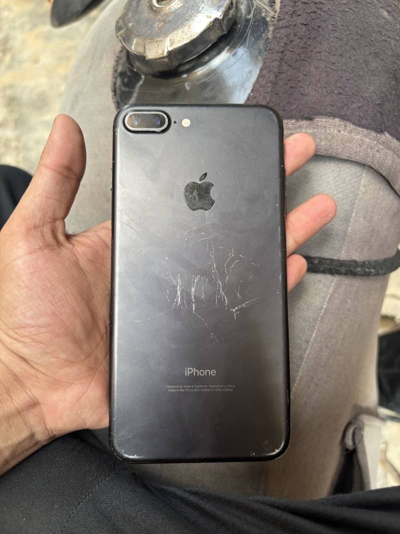 Apple iPhone 7 Plus 3