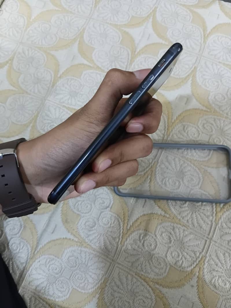 Apple iPhone 7 9