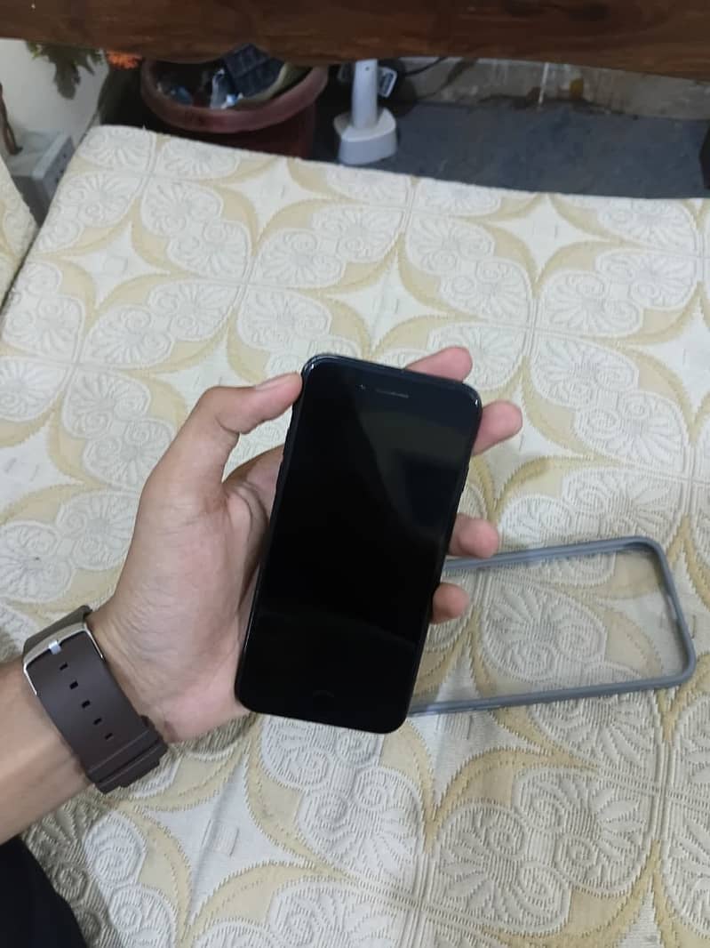 Apple iPhone 7 10