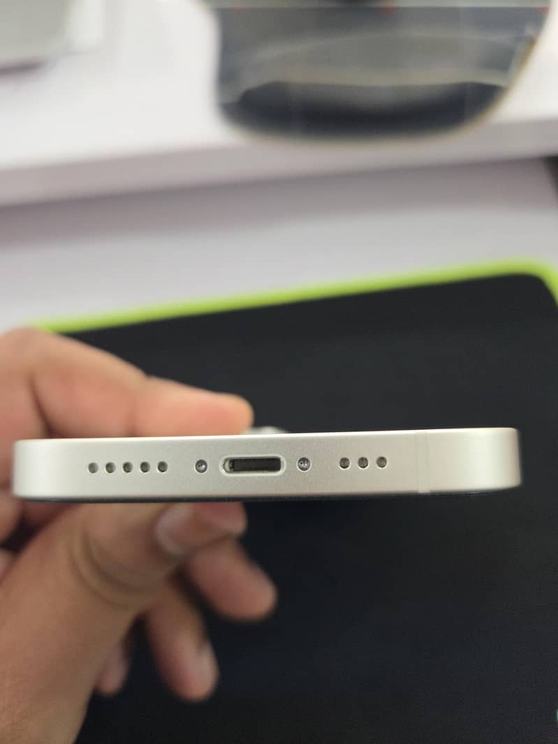 Apple iPhone 14 4