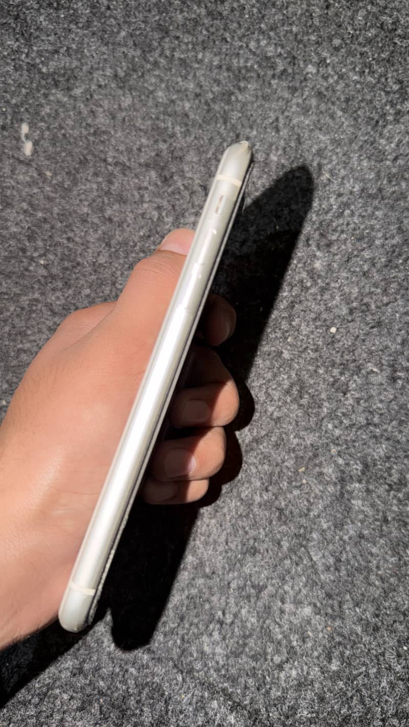 Apple iPhone 11 3
