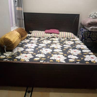 King size bed with metress