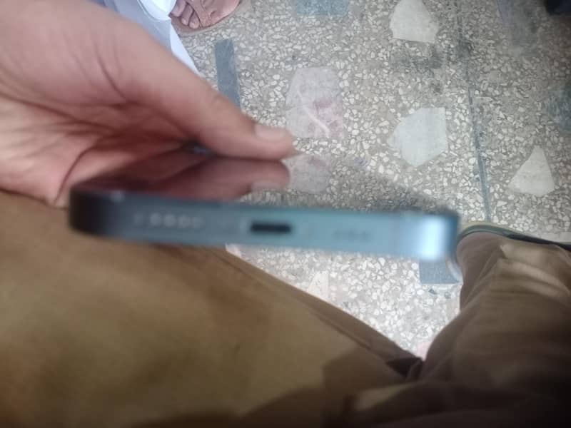Apple iPhone 13 3