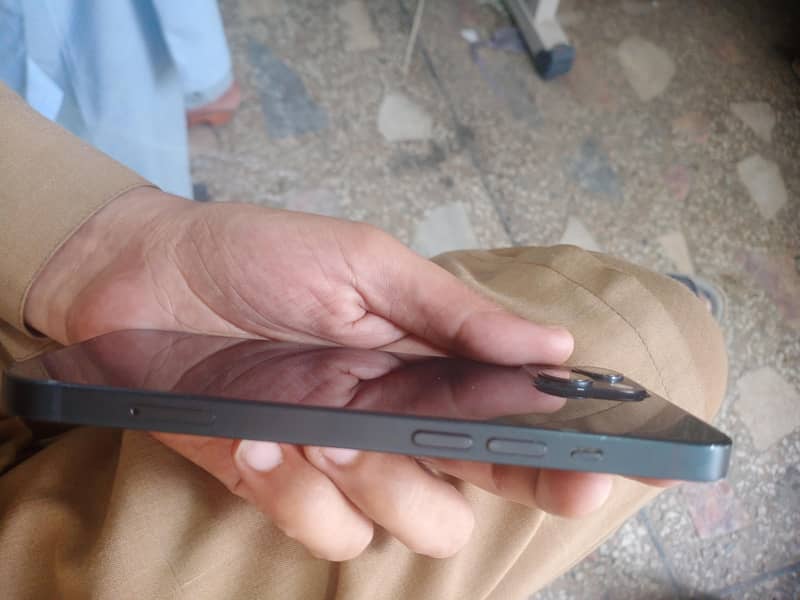 Apple iPhone 13 4