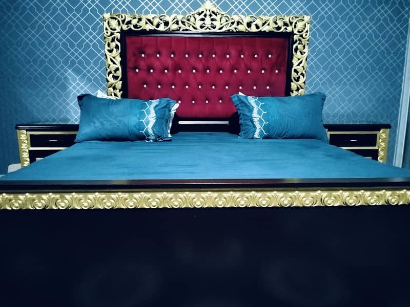 Bed with side tables 0