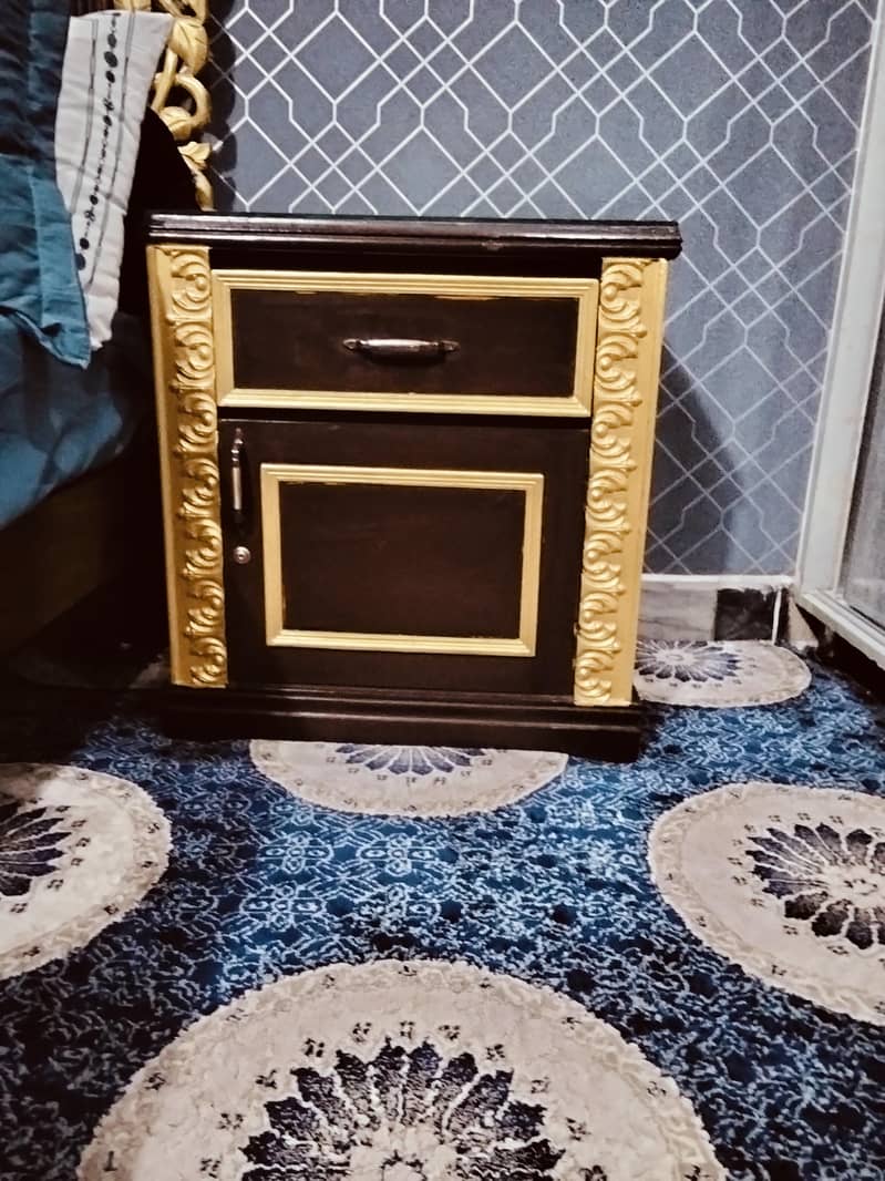 Bed with side tables 4