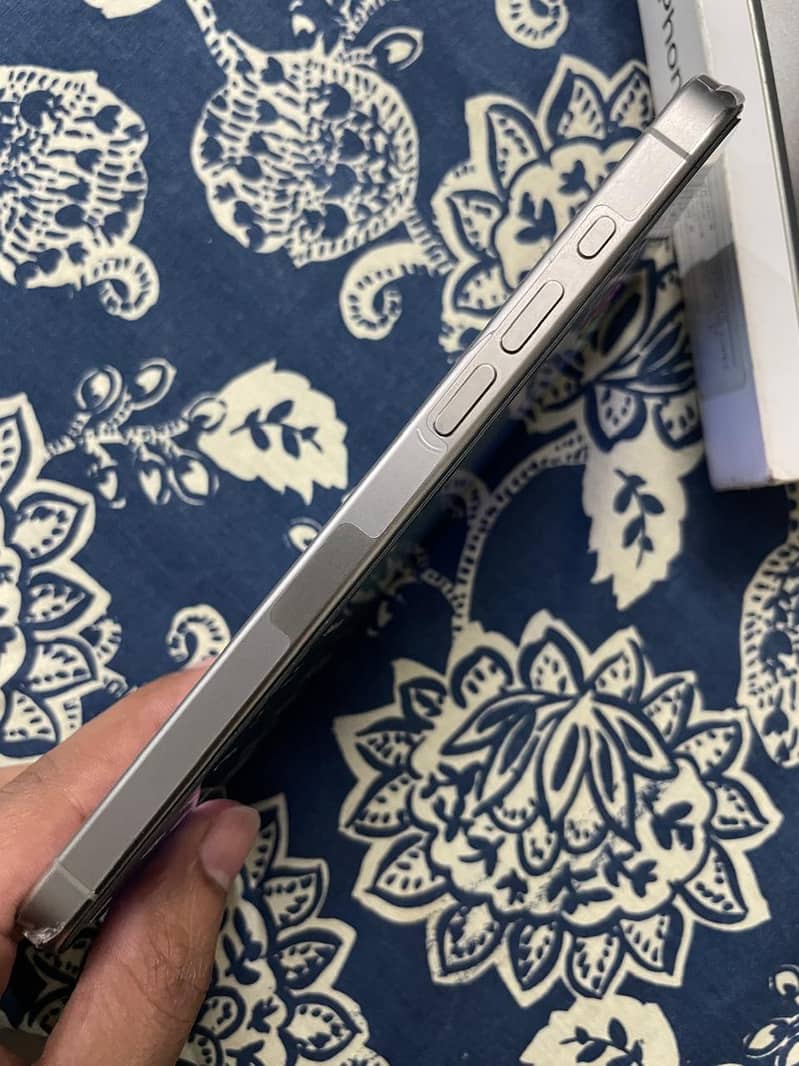 iphone 15 pro max 4