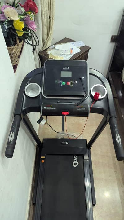 Treadmil  ONLY 2 - 4 Month used