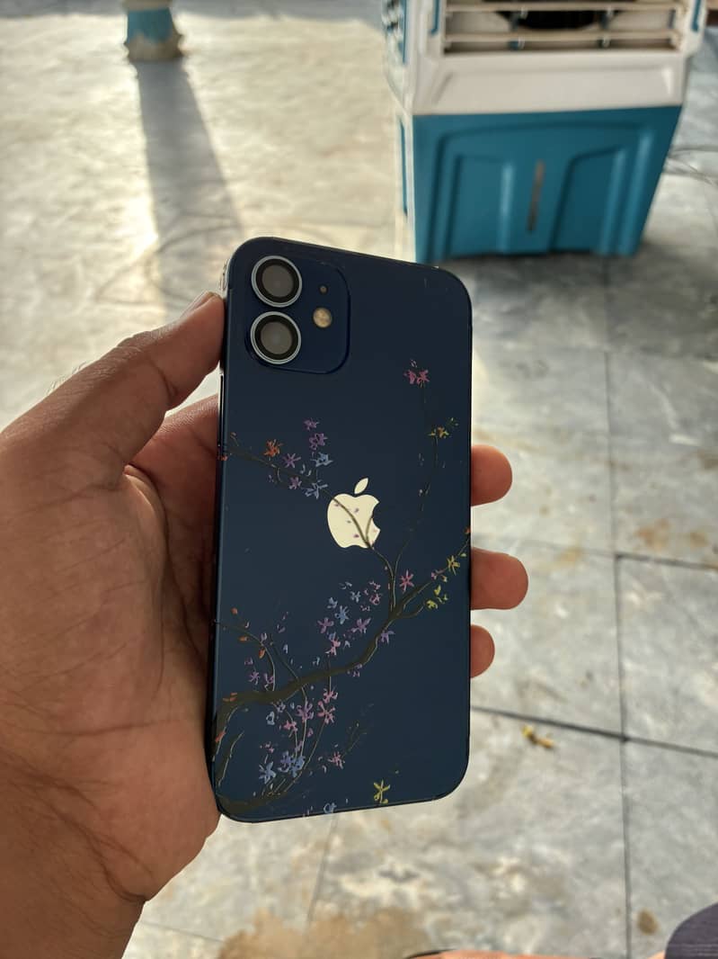 Apple iPhone 12 4