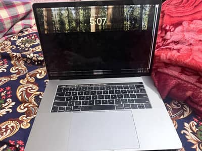 macbook pro 2019 512 gb ssd 32 ram 15’ screen