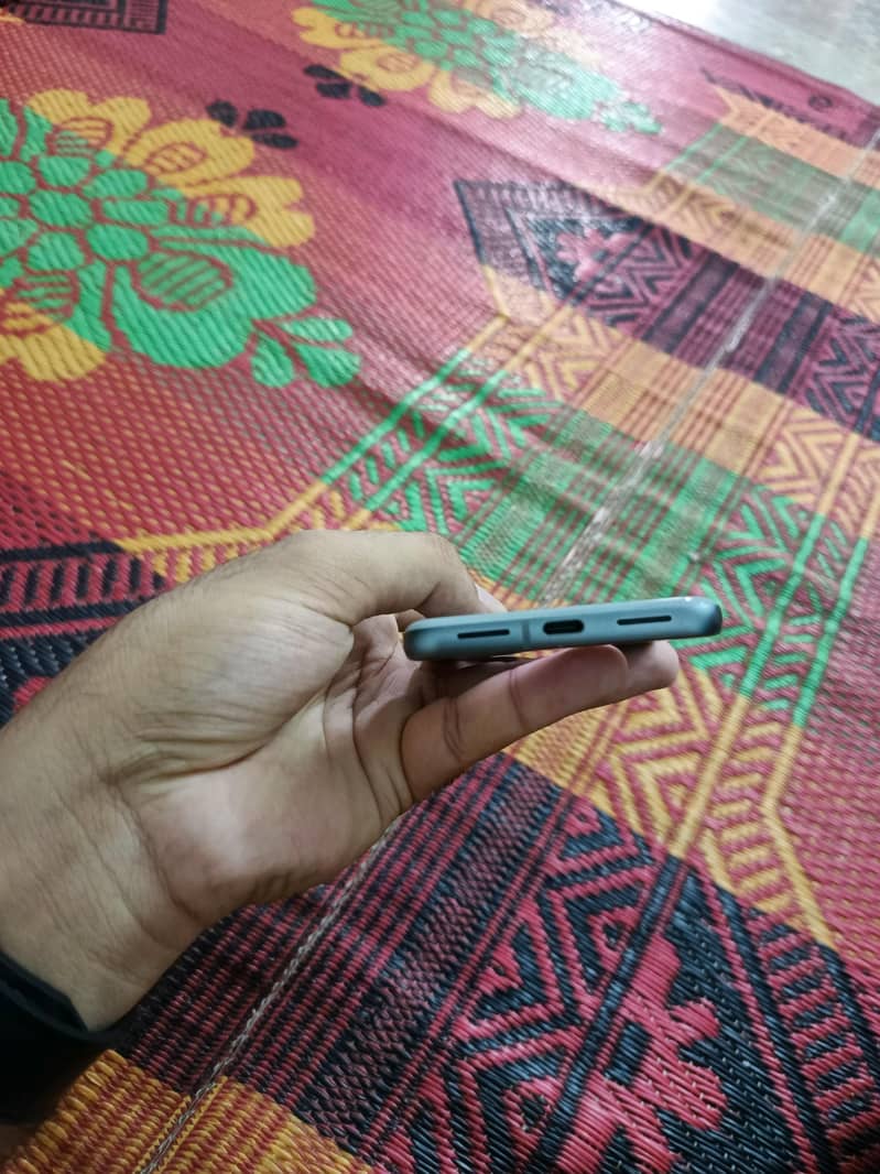 Google Pixel 8 4