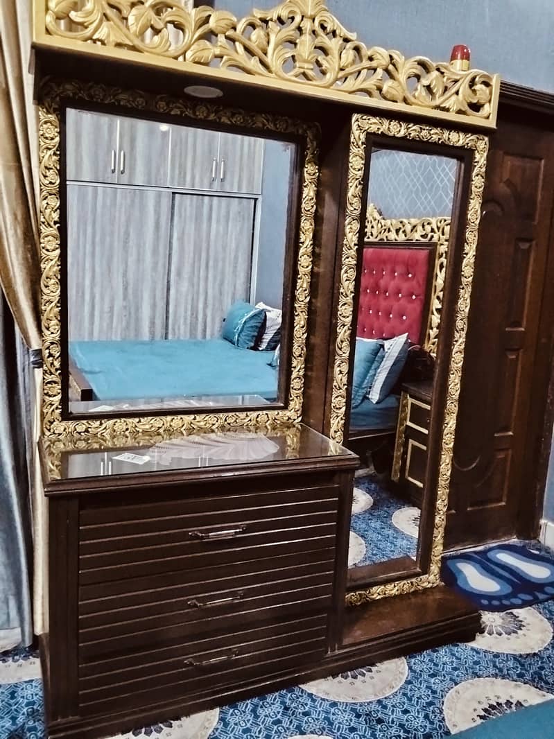 Bed with side tables 7