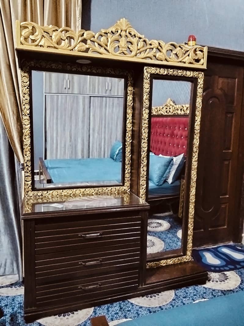 Bed with side tables 8