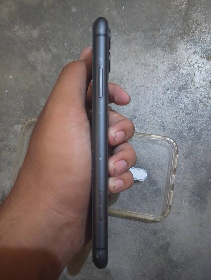 Apple iPhone 11 4