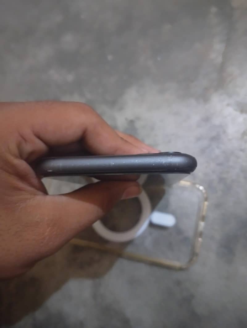Apple iPhone 11 7