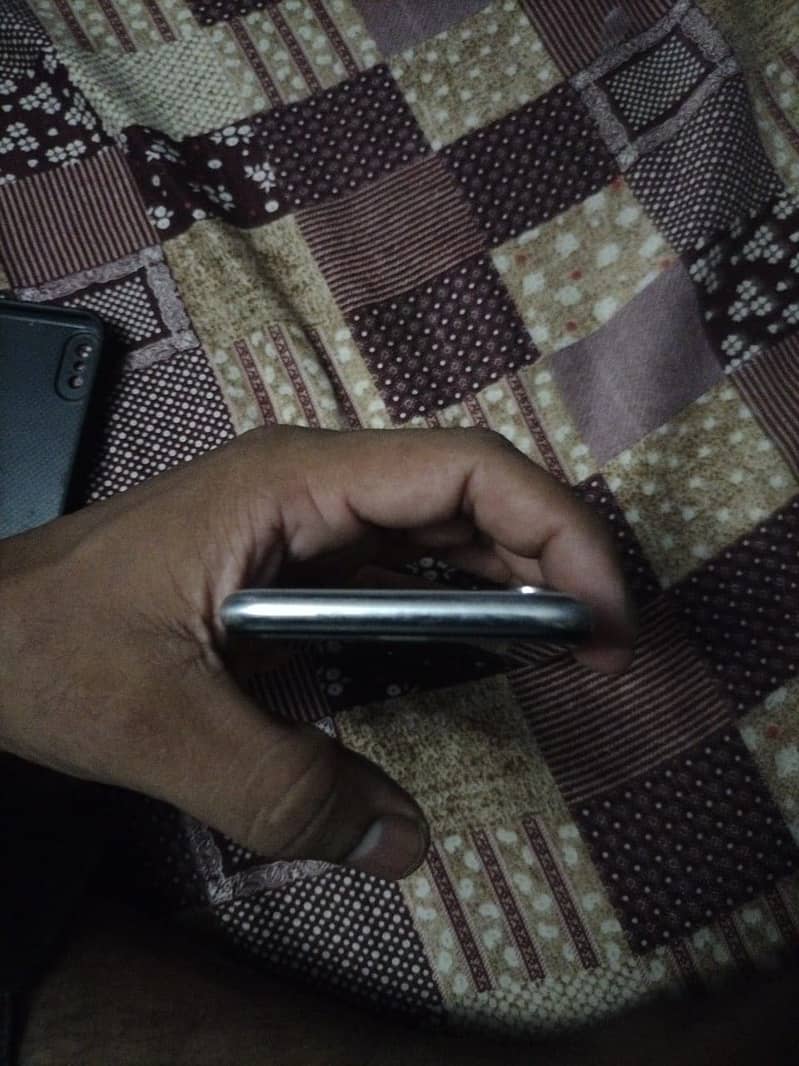 Apple iPhone X 3