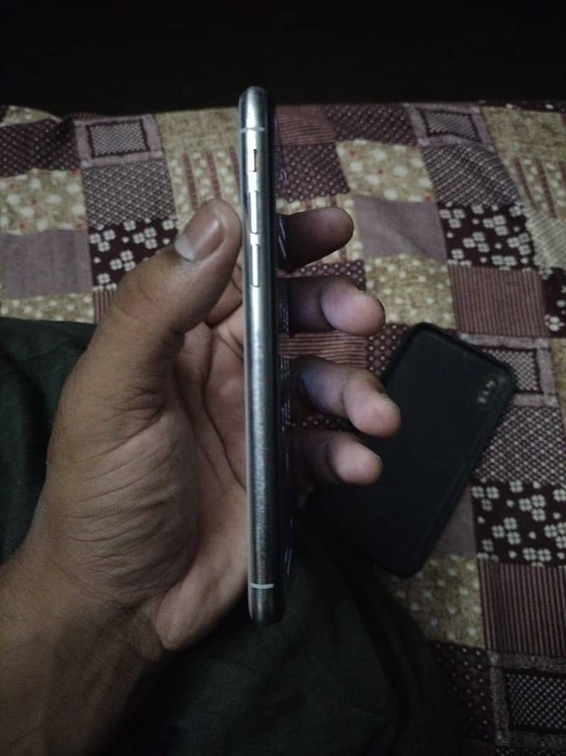 Apple iPhone X 5