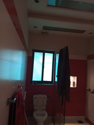 20 MARLA CORNER IMMACULATE WELL MAINTAINED RENOVATED BUNGALOW UPER PORTION FOR RENT