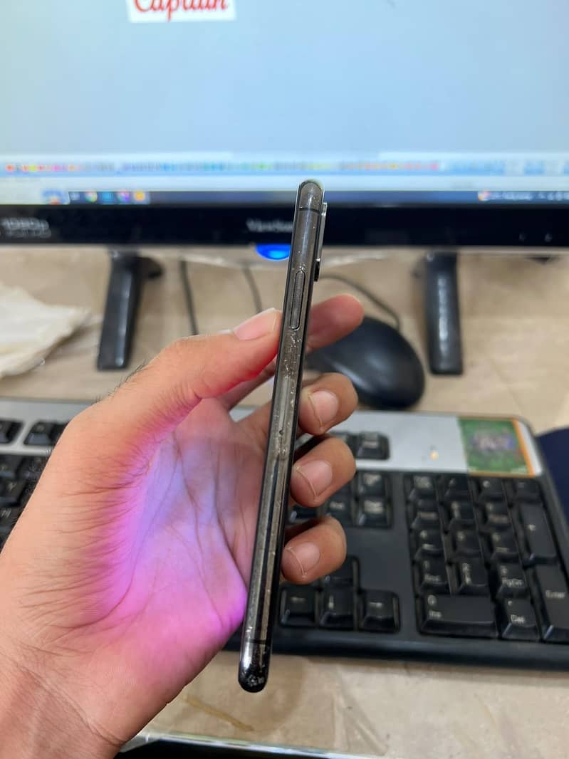 Apple iPhone X 3