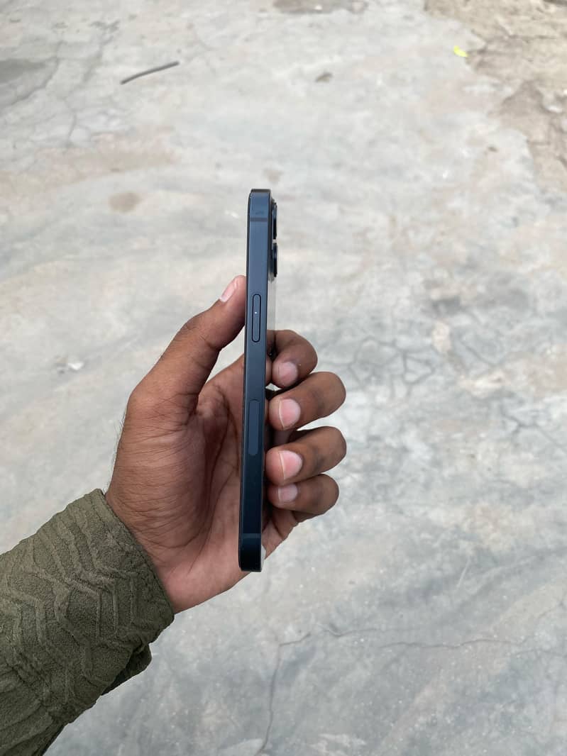 Apple iPhone 13 3