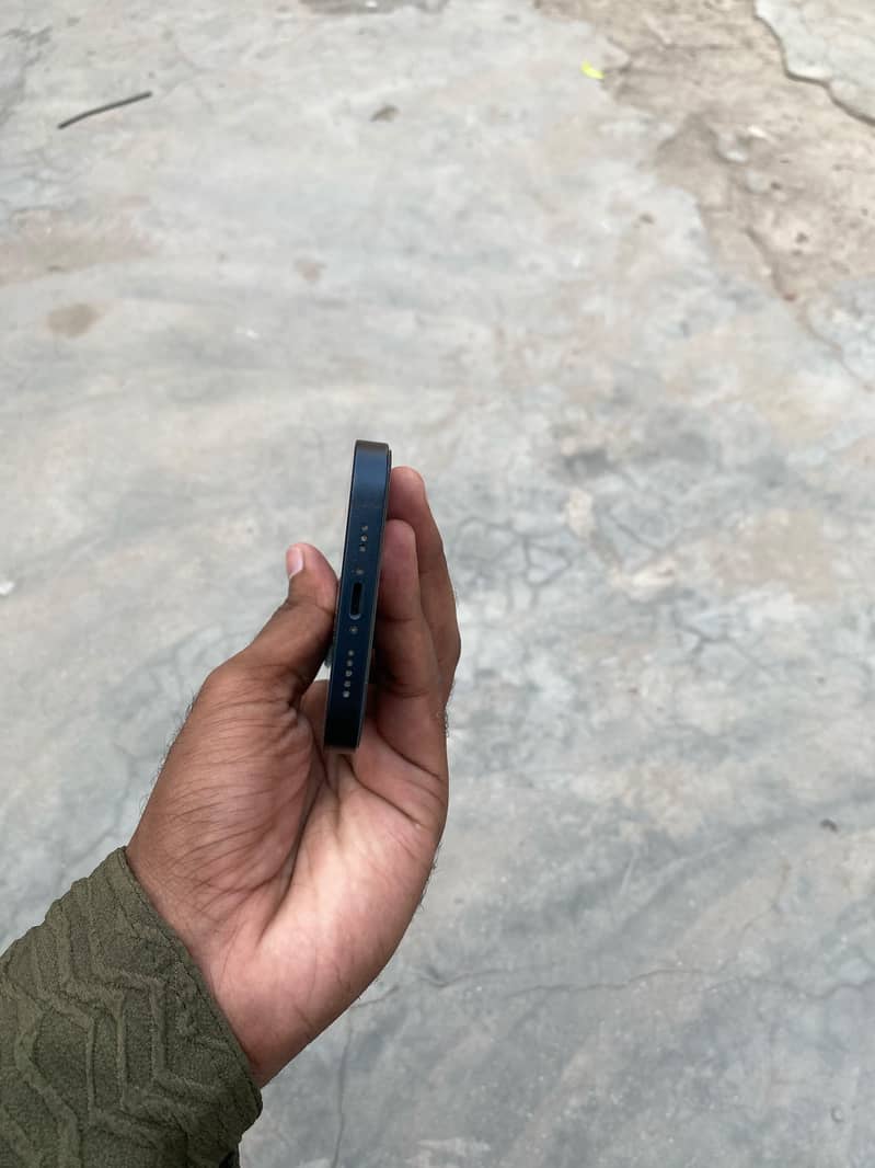 Apple iPhone 13 4