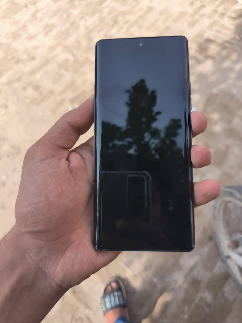 Tecno CAMON 40 Pro 1