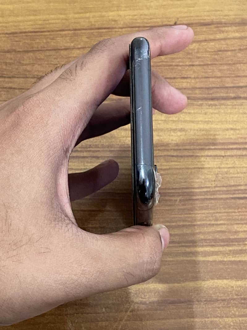 Apple iPhone X 4