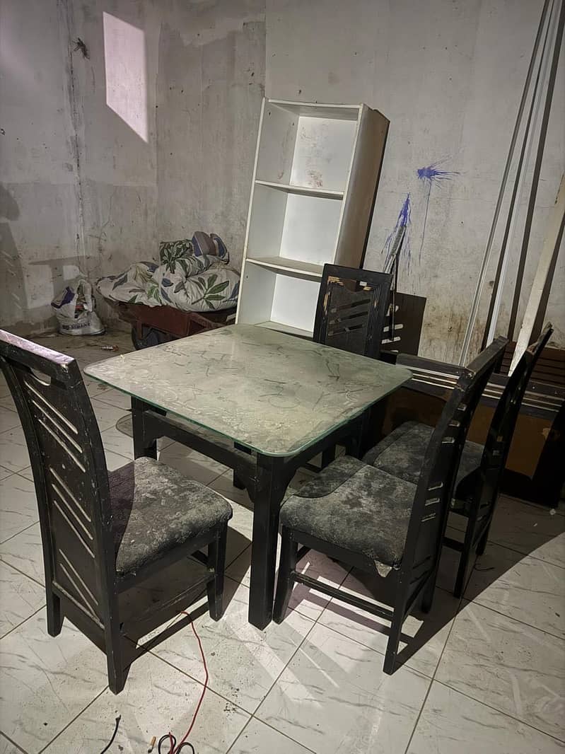 Dining table 0