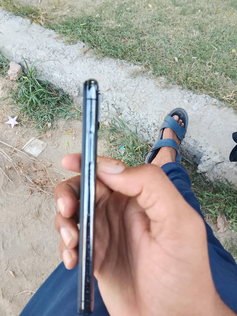Apple iPhone X 3