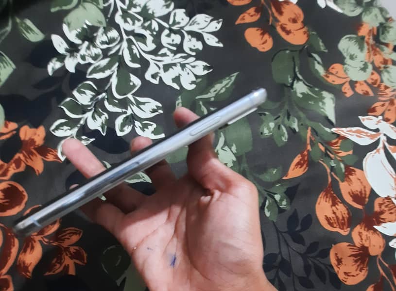 Apple iPhone X 3