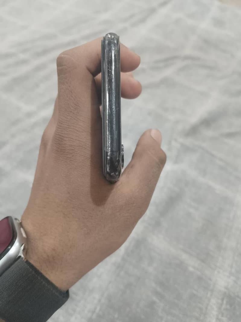 Apple iPhone X 4