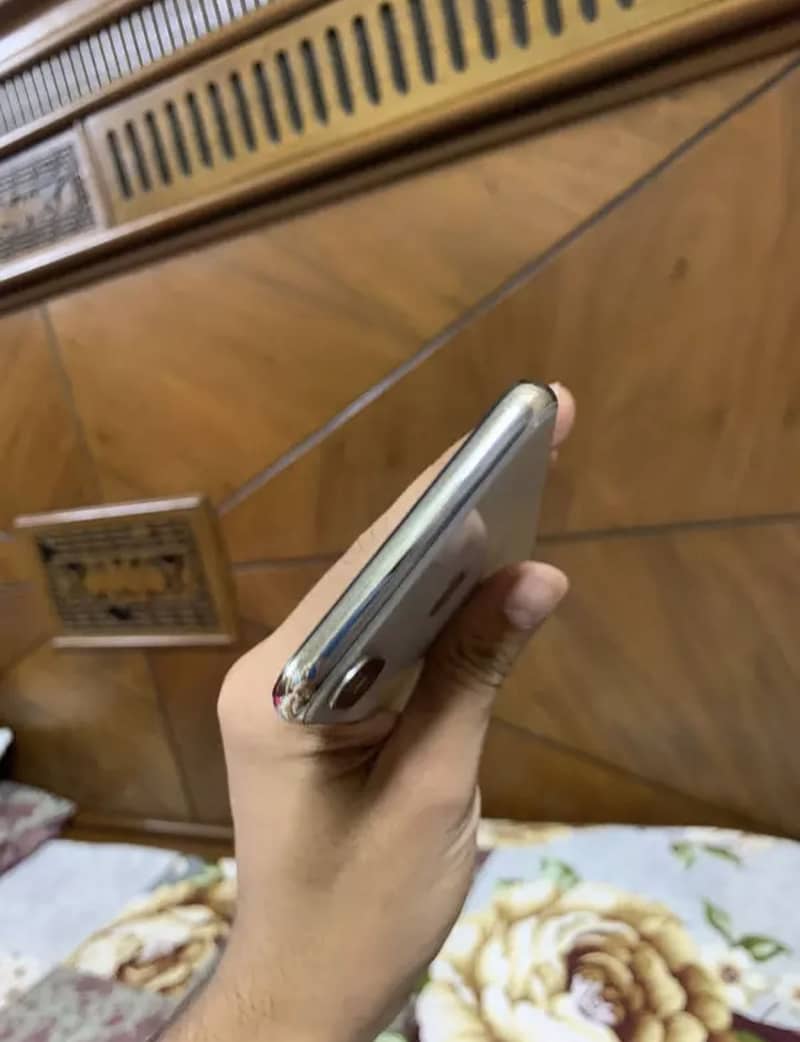 Apple iPhone X 5
