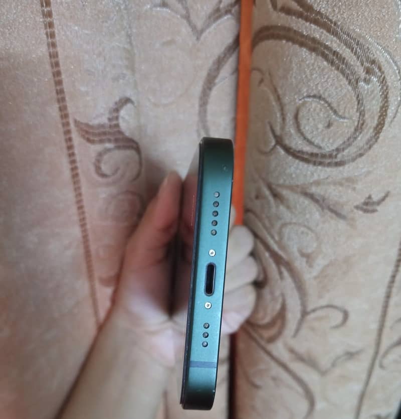 Apple iPhone 13 2