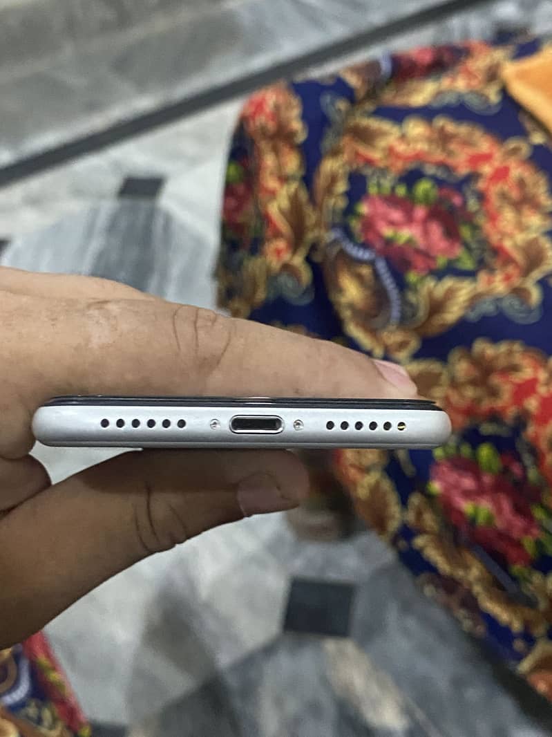 Apple iPhone 7 1