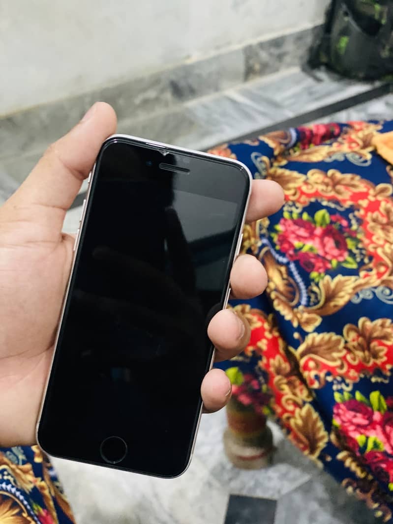 Apple iPhone 7 3