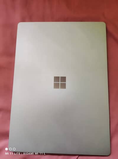 Microsoft Surface Laptop 2 | Core i5 8th Generation 10\9 |Touch screen