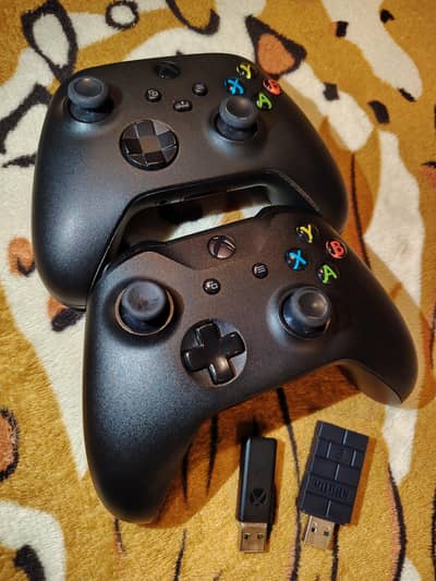 2 Xbox Controllers