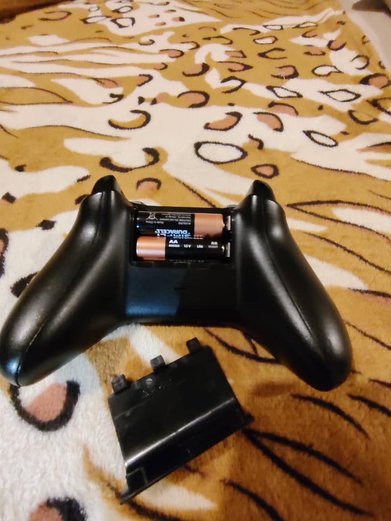 2 Xbox Controllers 5