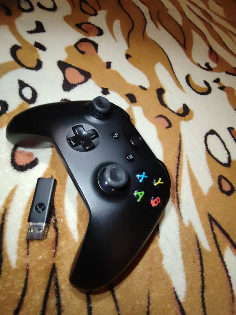 2 Xbox Controllers 6